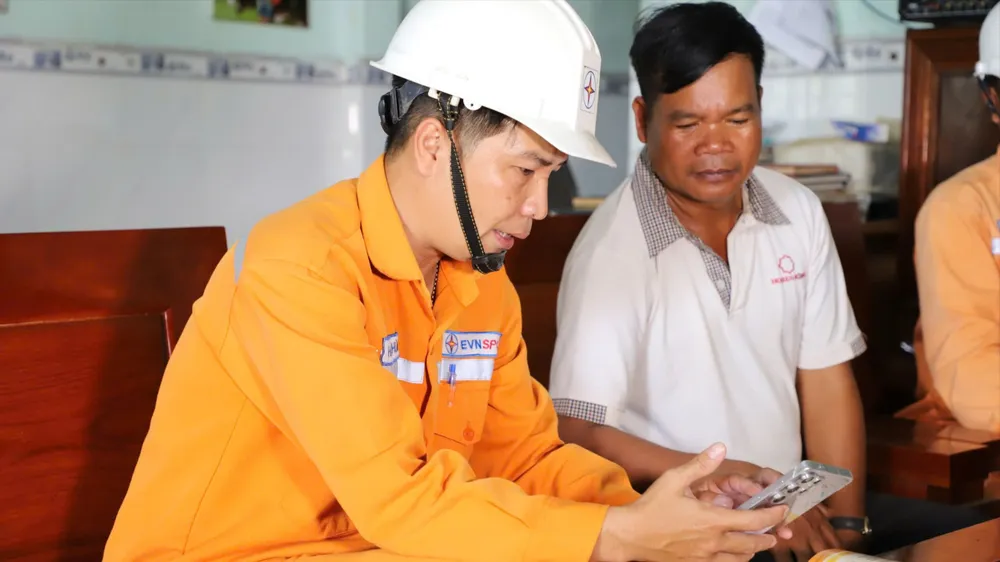 Công ty Điện lực Lâm Đồng đưa điện về buôn làng