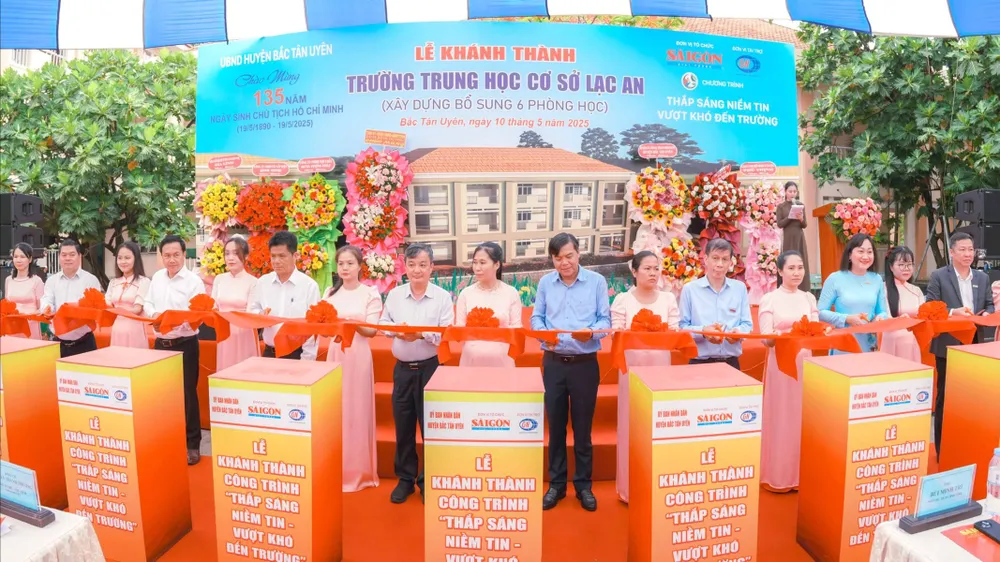 Viết tiếp hành trình Thắp sáng niềm tin…