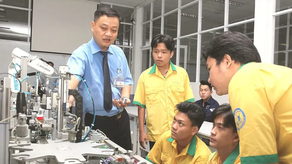 Nguồn nhân lực trẻ cho khát vọng đô thị toàn cầu