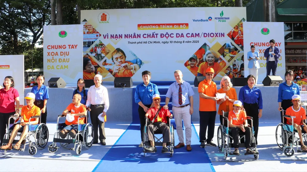 Hội Nạn nhân chất độc da cam/dioxin TPHCM phối hợp các đơn vị tổ chức chương trình đi bộ “Vì nạn nhân chất độc da cam/dioxin” năm 2025. Ảnh minh họa