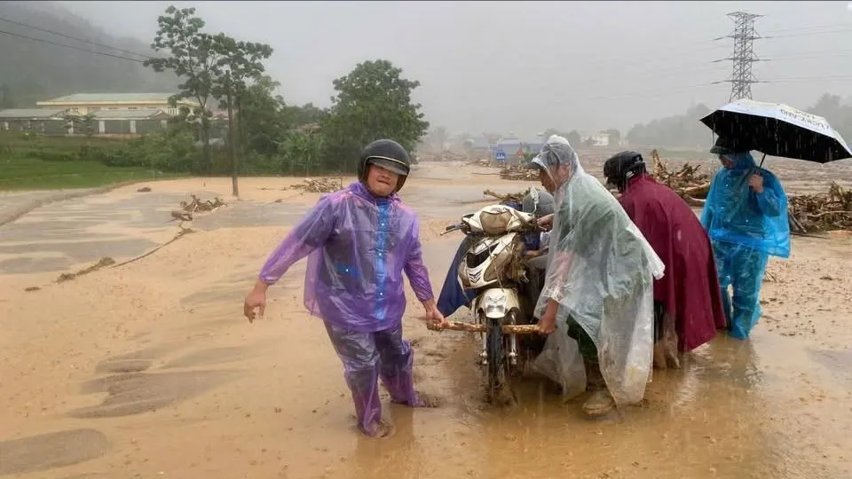 Lai Châu: Mưa lũ chia cắt nhiều khu vực, 5 người được cứu an toàn