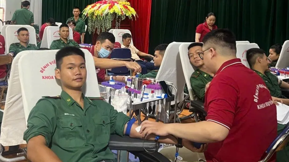 Người lính Biên phòng hiến máu, sẻ chia sự sống
