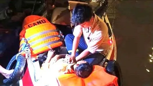 Đồng Nai: Cứu sống người đàn ông nhảy cầu Hóa An trong đêm