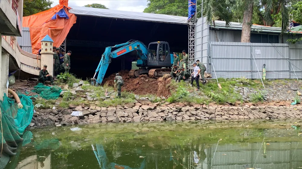 Di dời bia tưởng niệm, hút nước hồ để mở rộng tìm kiếm hài cốt liệt sĩ tại Công viên Lê Thị Riêng