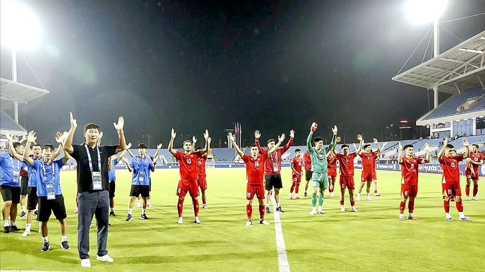 Việt Nam - Campuchia 3-1: Việt Nam và Singapore vào vòng bán kết