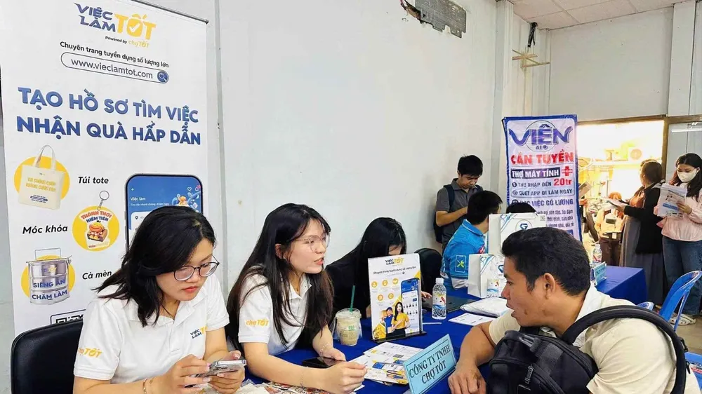 TPHCM: Doanh nghiệp "săn" hơn 11.600 lao động, nhiều vị trí không cần bằng cấp