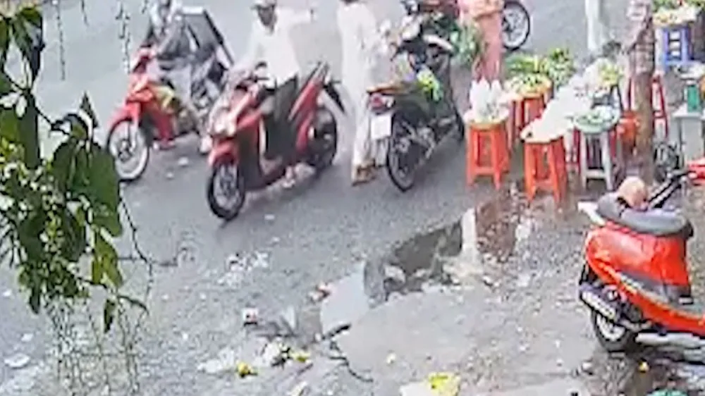 Thanh niên giật dây chuyền vàng để bạn gái bán lấy tiền trả nợ