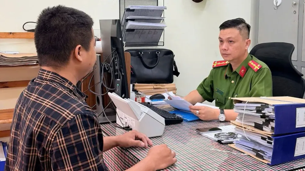 Khởi tố, bắt tạm giam chủ nhà sách mua bán gần 34.000 cuốn sách giả 