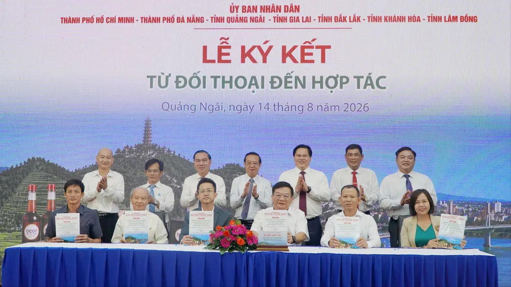 Liên kết vùng phát triển sản phẩm OCOP, làng nghề và nông nghiệp trải nghiệm