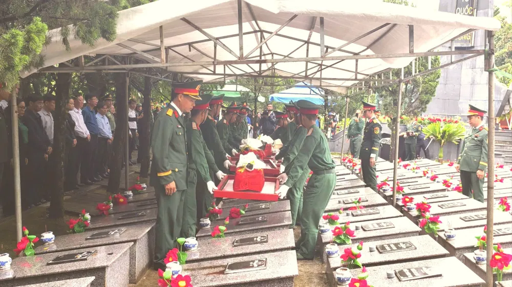 Quảng Ngãi: Truy điệu, an táng 10 hài cốt liệt sĩ 