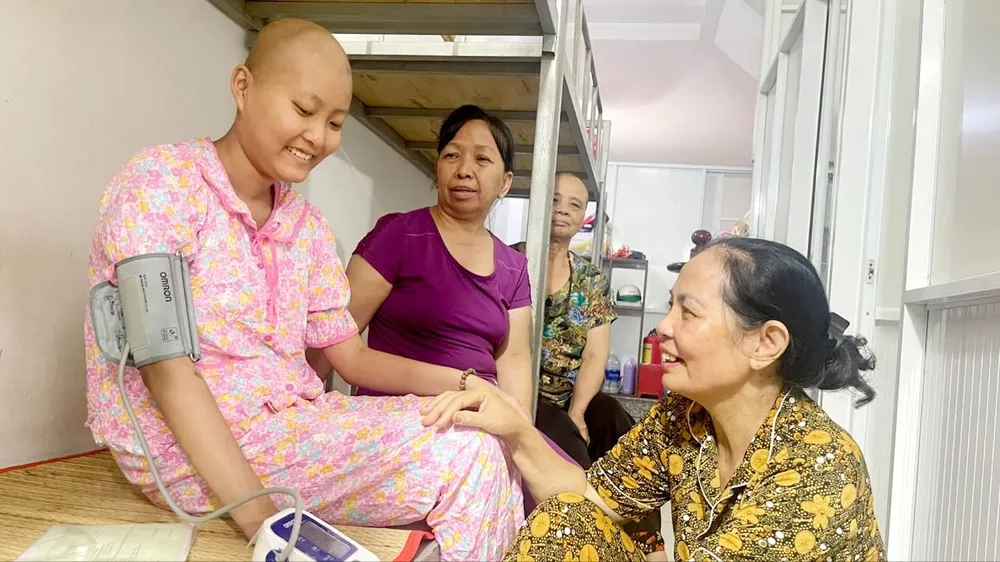 Cánh nhạn mang yêu thương