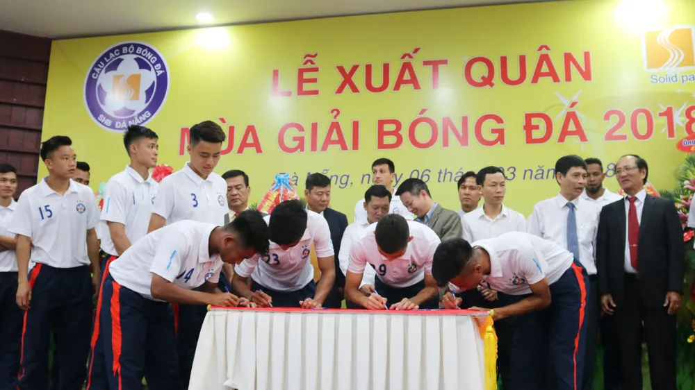 CLB bóng đá SHB xuất quân mùa giải 2018