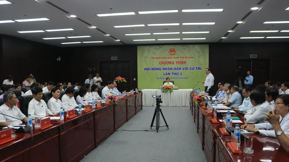 Quang cảnh buổi làm việc