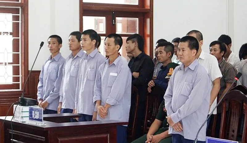 Các bị cáo tại phiên tòa xét xử sáng nay 8-6-2018