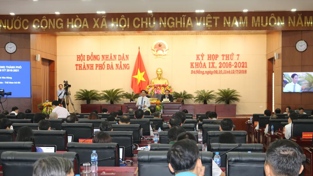 Ông Huỳnh Đức Thơ, Chủ tịch UBND TP Đà Nẵng giải trình tại phiên chất vấn