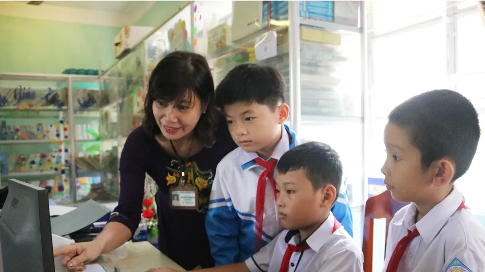 Nhiều trường tiểu học quá tải học sinh dẫn đến giảm lớp học 2 buổi/ ngày 