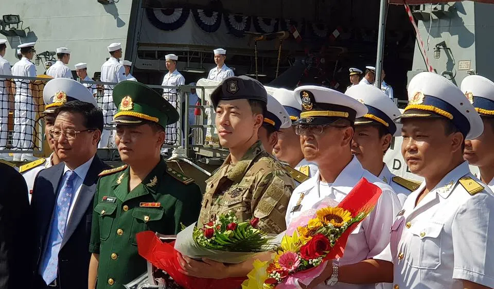 Tàu khu trục ROKS Moon Mu The Great cập cảng Tiên Sa 