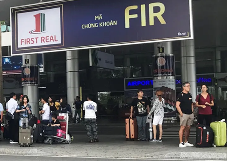 Khách ở sân bay Đà Nẵng khốn đốn vì tài xế taxi ngưng đón khách