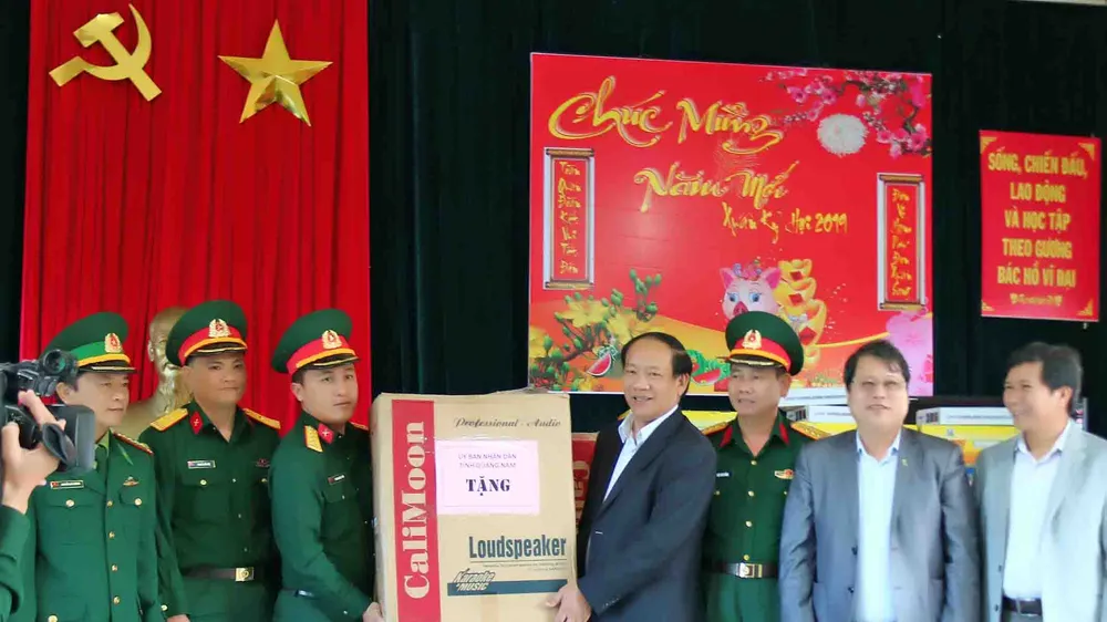 Lãnh đạo tỉnh Quảng Nam thăm chúc tết xã đảo Cù Lao Chàm