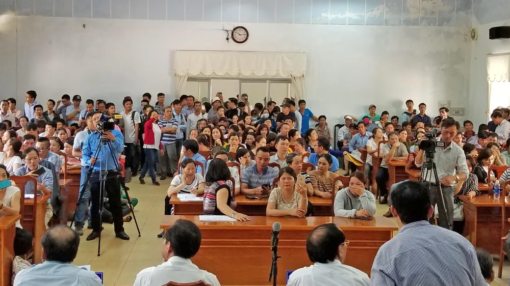 Chủ tịch UBND tỉnh Quảng Nam đối thoại với dân về đất dự án 
