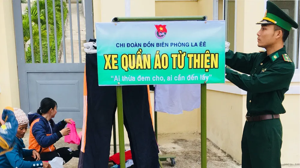 Vững tay súng, trọn nghĩa tình quân dân