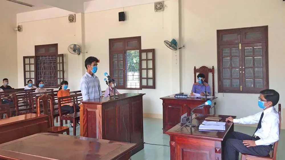 Phạt 9 tháng tù giam về hành vi đánh công an tại chốt kiểm soát dịch Covid-19