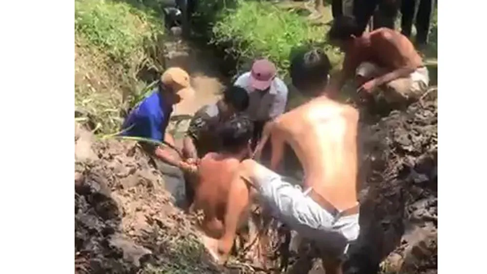Phát hiện người đàn ông chết trong ống thoát nước tại Tiền Giang 