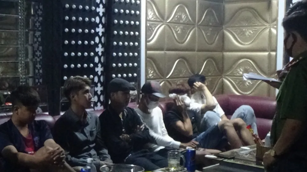 Phát hiện 9 người dương tính với ma tuý tại quán karaoke 