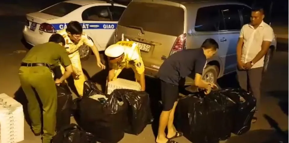 Phát hiện gần 5.000 gói thuốc lá nhập lậu trên cao tốc TPHCM - Trung Lương