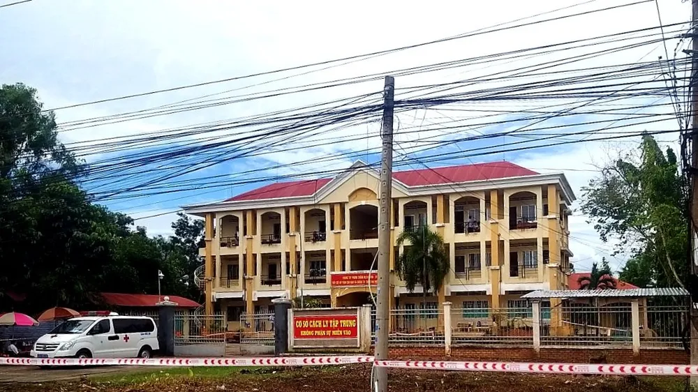 Chủ tịch thị xã Cai Lậy nghi mắc Covid-19, cách ly 4 phóng viên