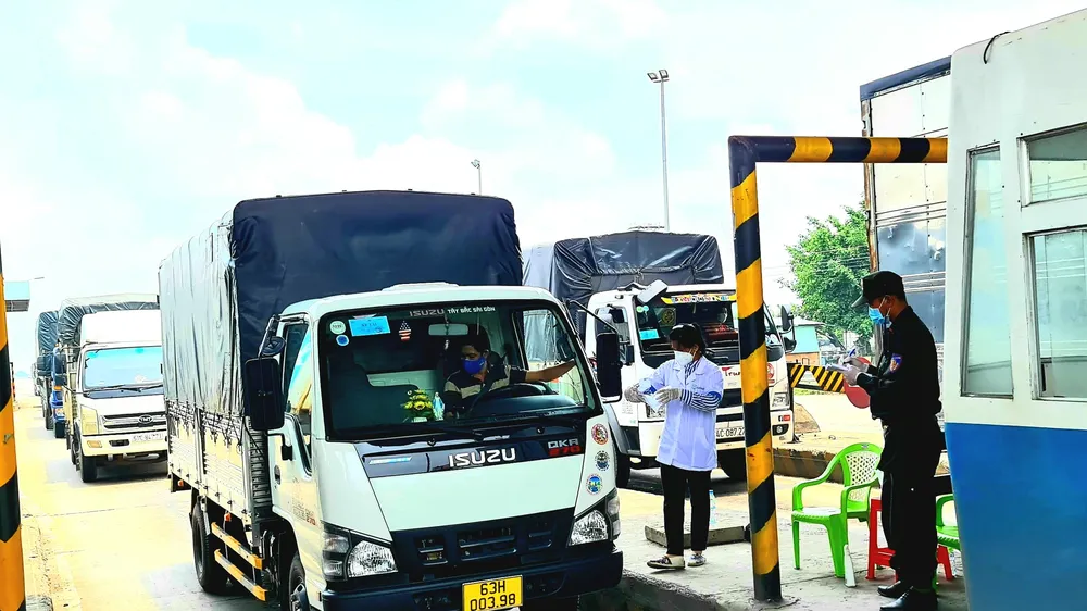 Tăng cường kiểm soát người và phương tiện ra vào các tỉnh Long An, Tiền Giang