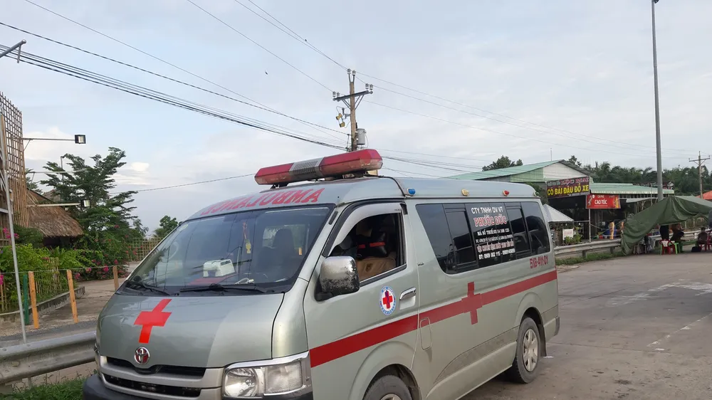 Xe cứu thương chở khách về miền Tây không thực hiện các biện pháp phòng chống dịch Covid-19