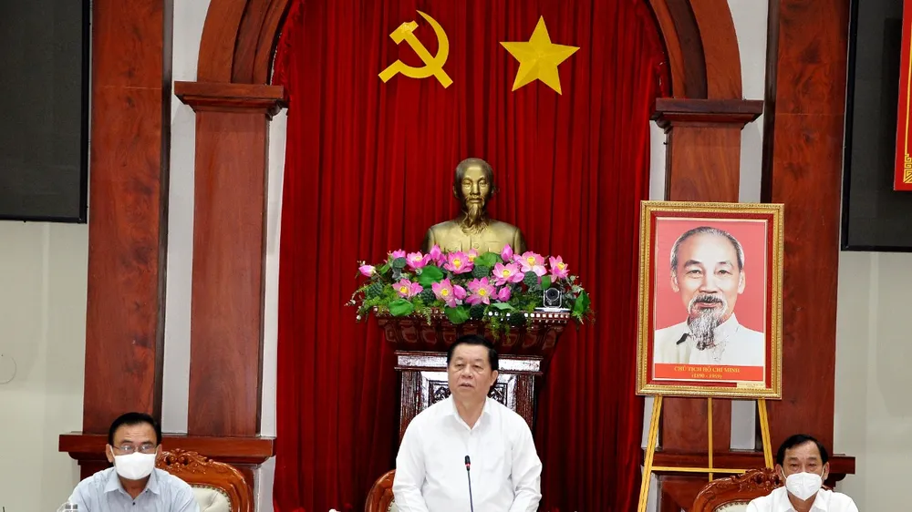 Đồng chí Nguyễn Trọng Nghĩa thăm, làm việc tại Tiền Giang