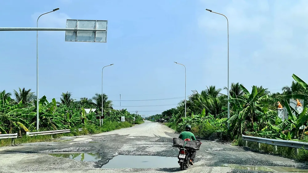 Khắc phục hư hỏng tuyến tránh Cai Lậy trước ngày 20-12