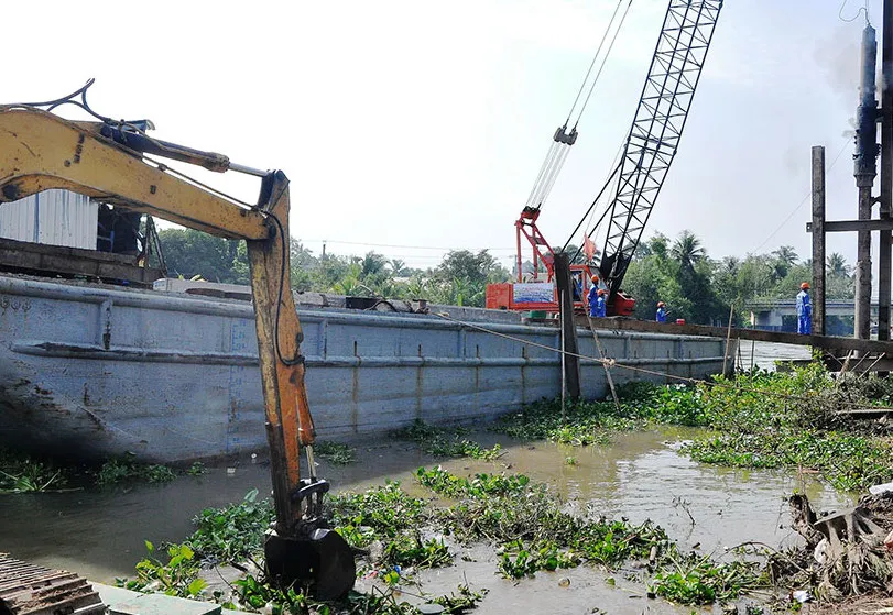 Khởi công xây dựng hệ thống cống ngăn mặn ở sông Tiền
