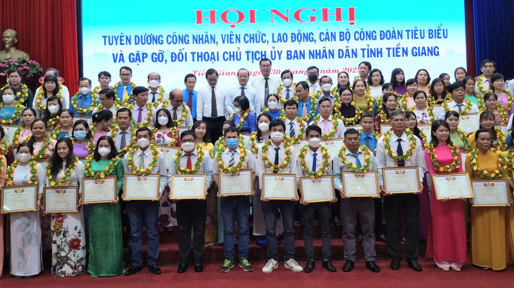 Tiền Giang khen thưởng 120 người lao động xuất sắc