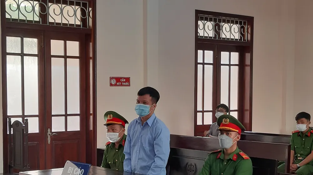 14 năm tù cho người đàn ông chém vợ vì ghen