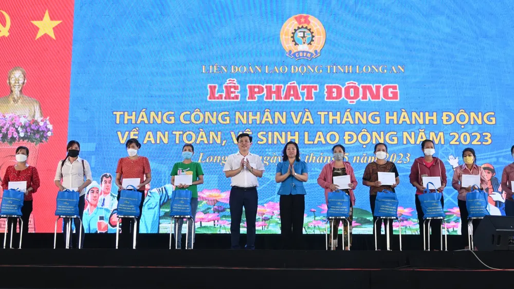 Nhiều hoạt động chăm lo, hỗ trợ công nhân lao động có hoàn cảnh khó khăn