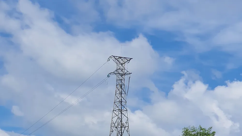 Toàn xã Tân Phong bị mất điện do tàu trên sông Tiền làm đứt dây trung thế