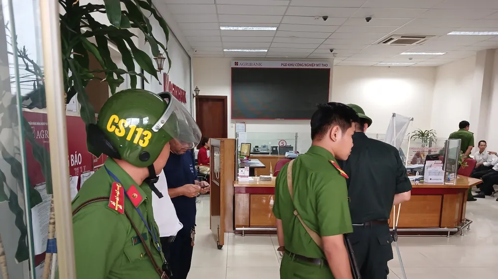 Truy bắt đối tượng cướp ngân hàng ở Tiền Giang