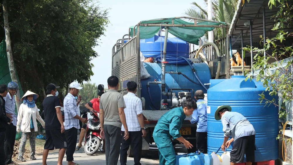 Hàng trăm hộ dân ở huyện Tân Trụ (Long An) thiếu nước sinh hoạt 