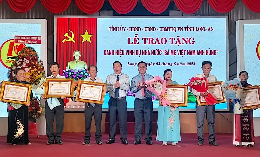 Long An: Truy tặng danh hiệu Bà mẹ Việt Nam Anh hùng cho 12 mẹ