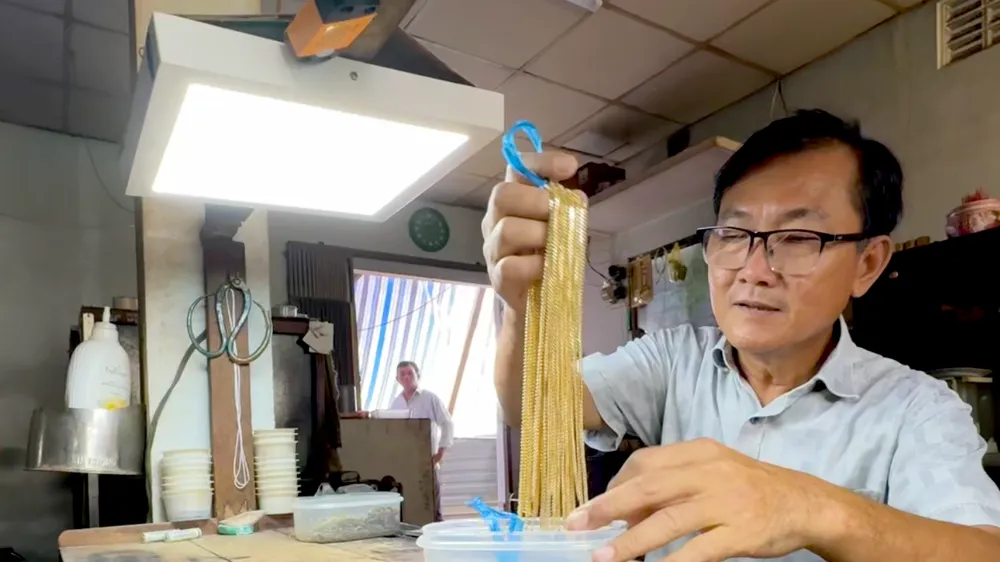 Níu giữ nghề kim hoàn 