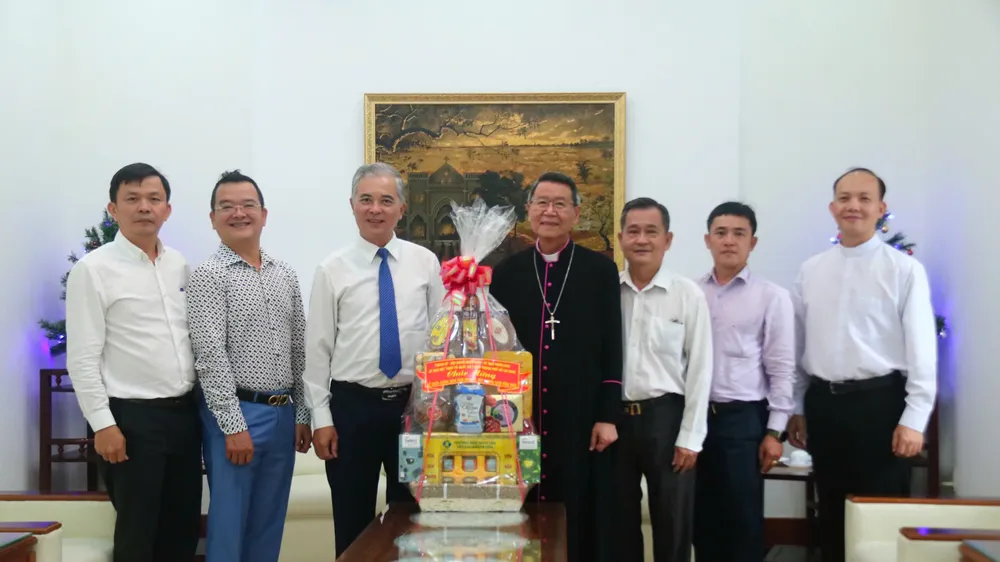 Lãnh đạo TPHCM thăm, chúc mừng Giám mục chính tòa Giáo phận Mỹ Tho