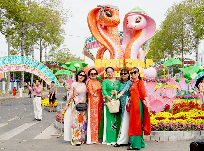 Về ĐBSCL chiêm ngưỡng linh vật rắn 