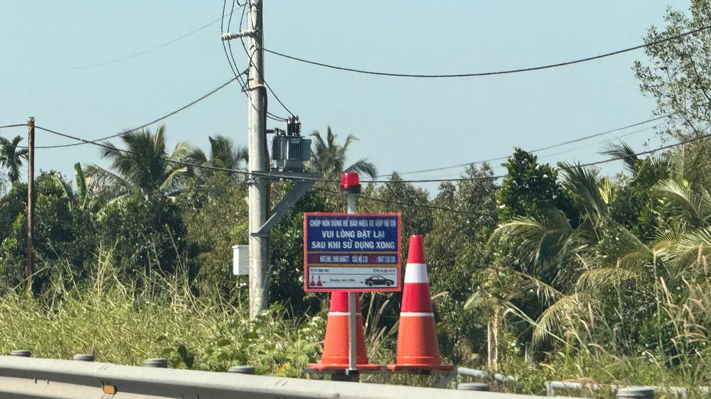 Chóp nón phản quang giúp giảm tai nạn giao thông trên cao tốc Trung Lương – Mỹ Thuận