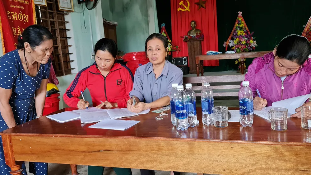 Thôn Ngọa Cương sáng 30-10 đã mời 69 hộ dân đến để trả lại tiền do thôn thu trước đó
