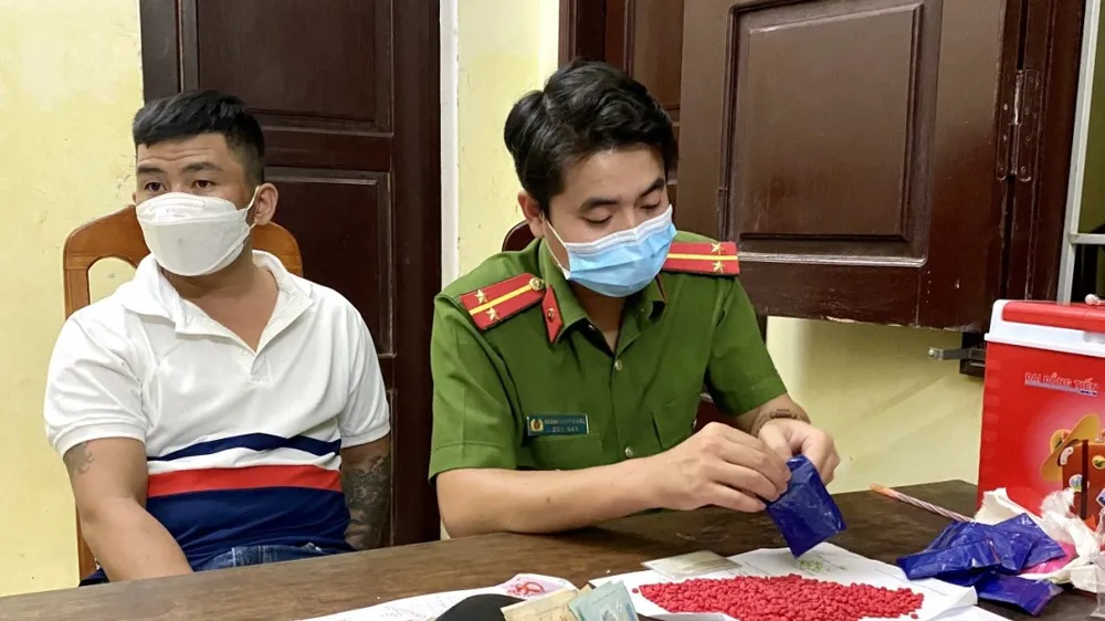 Quảng Bình: Bắt 3 đối tượng tàng trữ hơn 11.000 viên ma túy tổng hợp