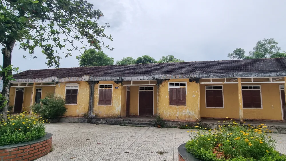 Cận cảnh nhiều trường học xuống cấp khiến cả nghìn học sinh thiếu phòng học