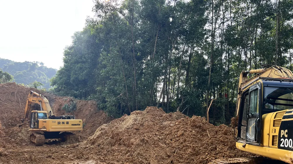 Nổ lực thông tuyến quốc lộ 9C